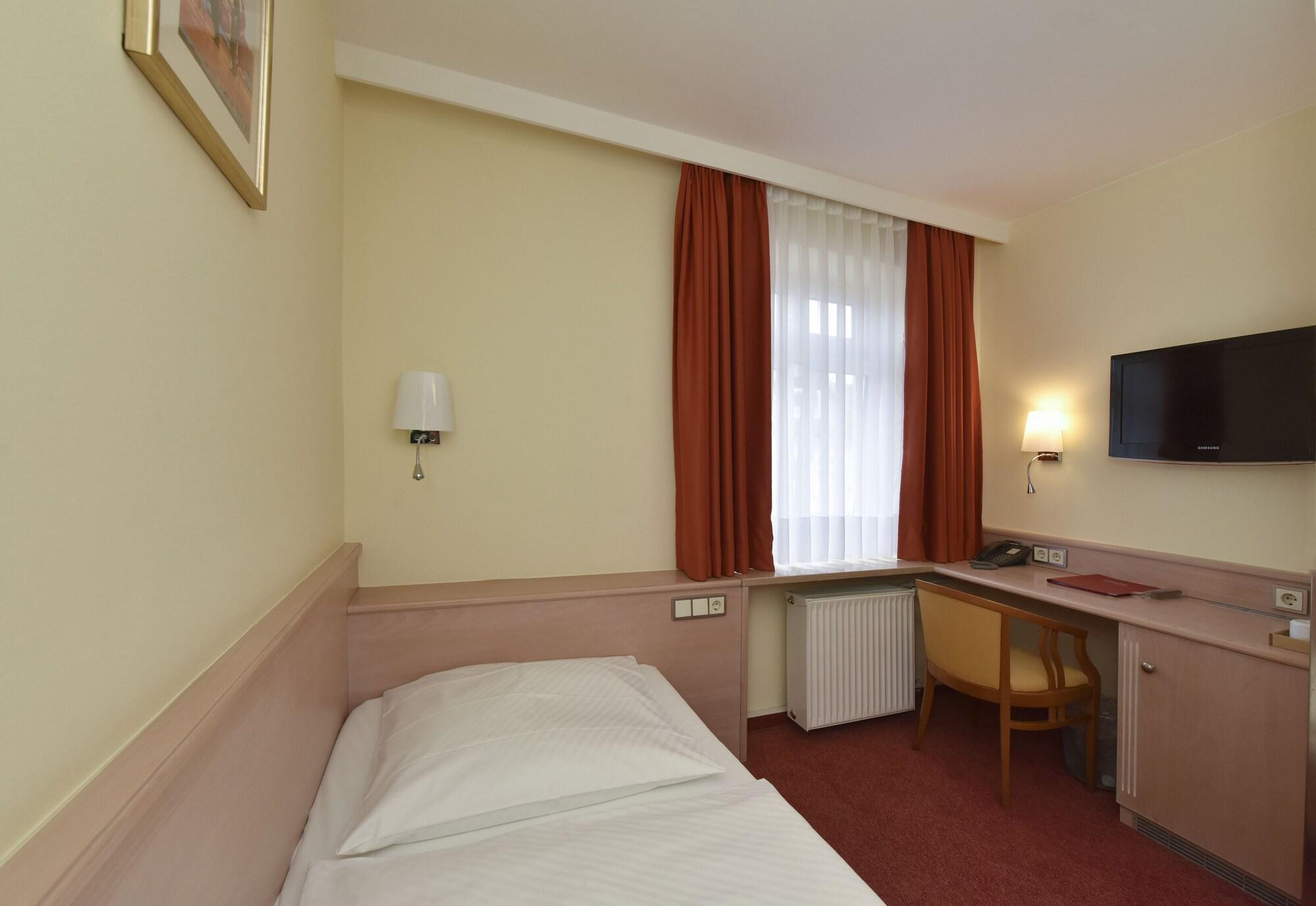 Hotel Adria Muenchen Bagian luar foto