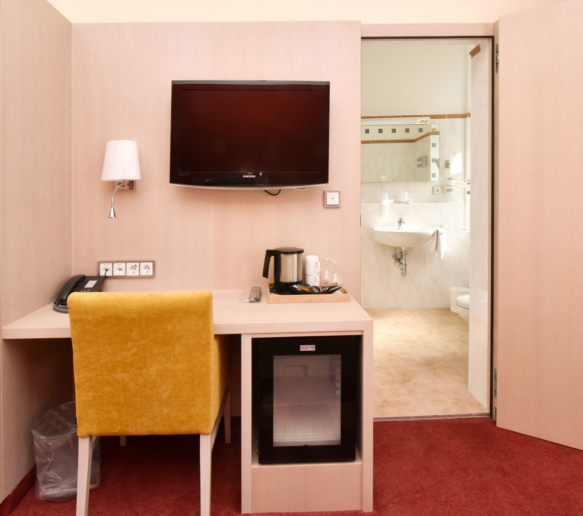 Hotel Adria Muenchen Bagian luar foto