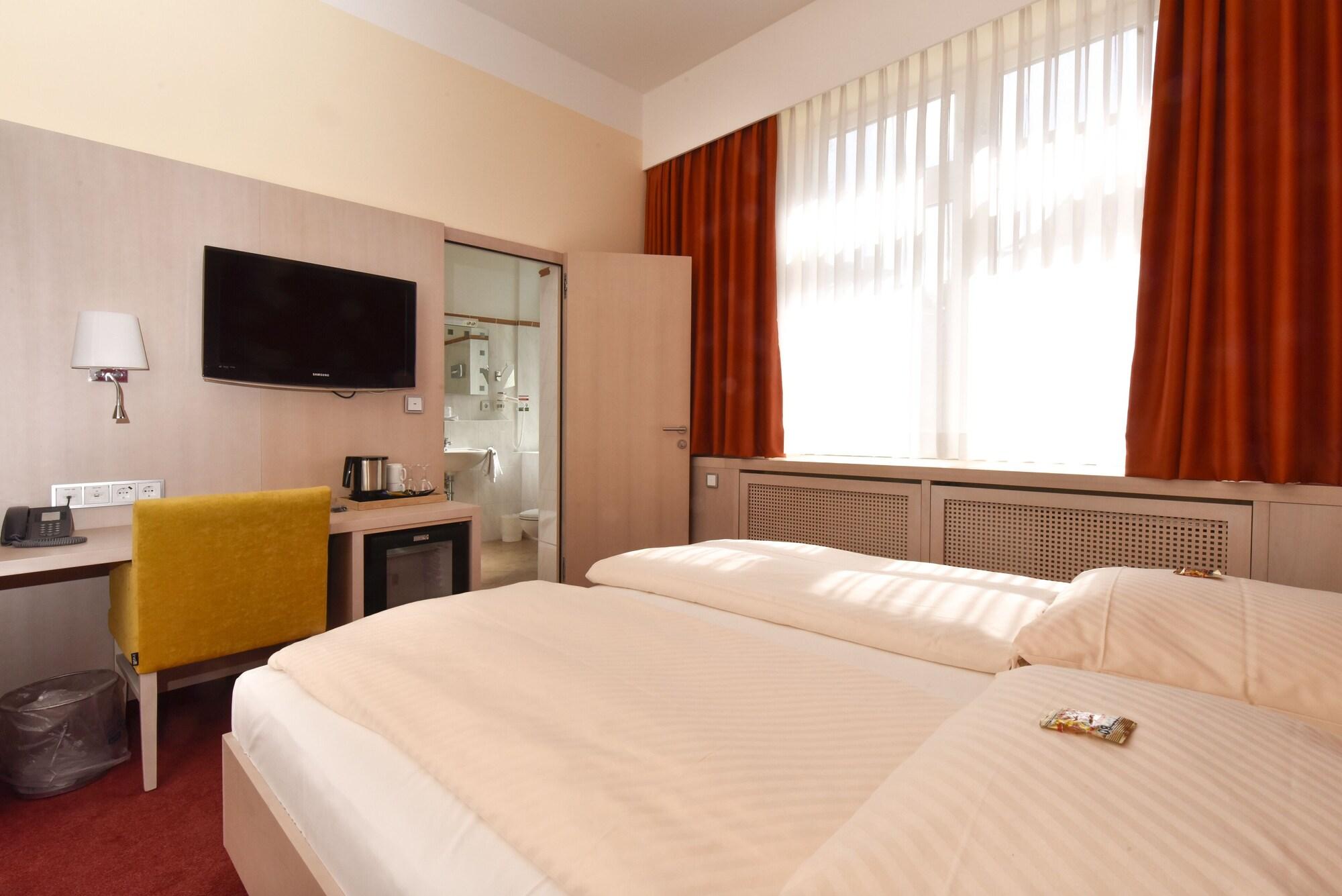 Hotel Adria Muenchen Bagian luar foto
