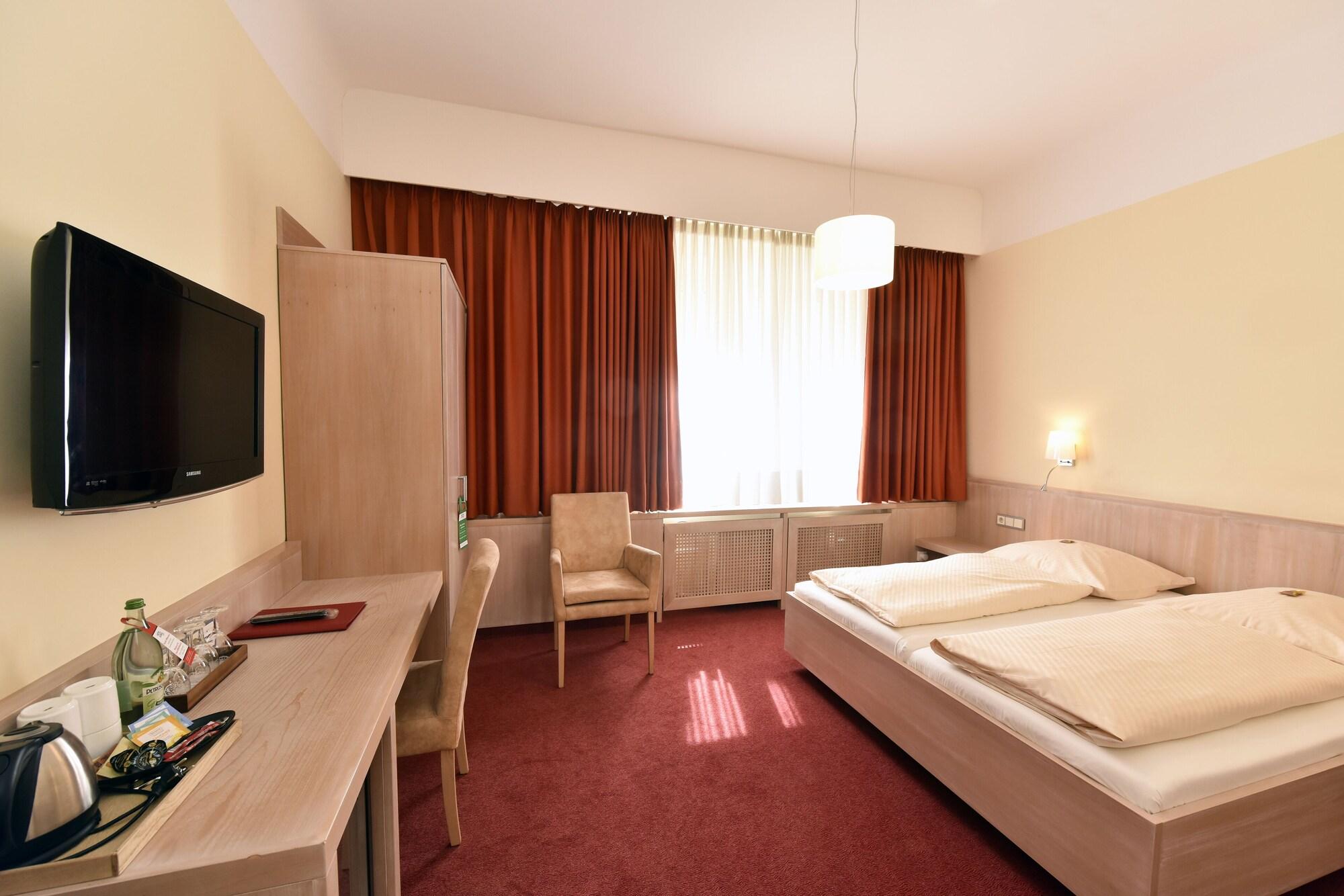 Hotel Adria Muenchen Bagian luar foto