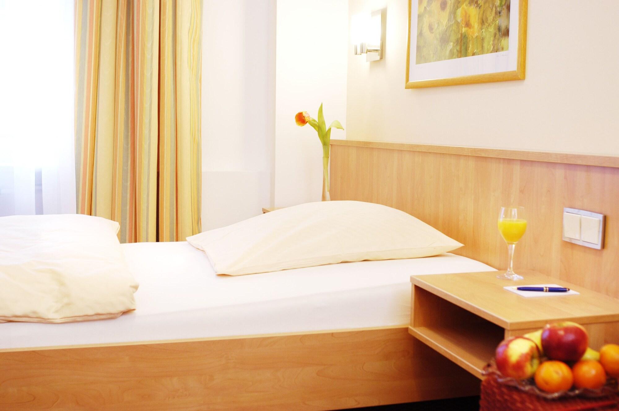 Hotel Adria Muenchen Bagian luar foto