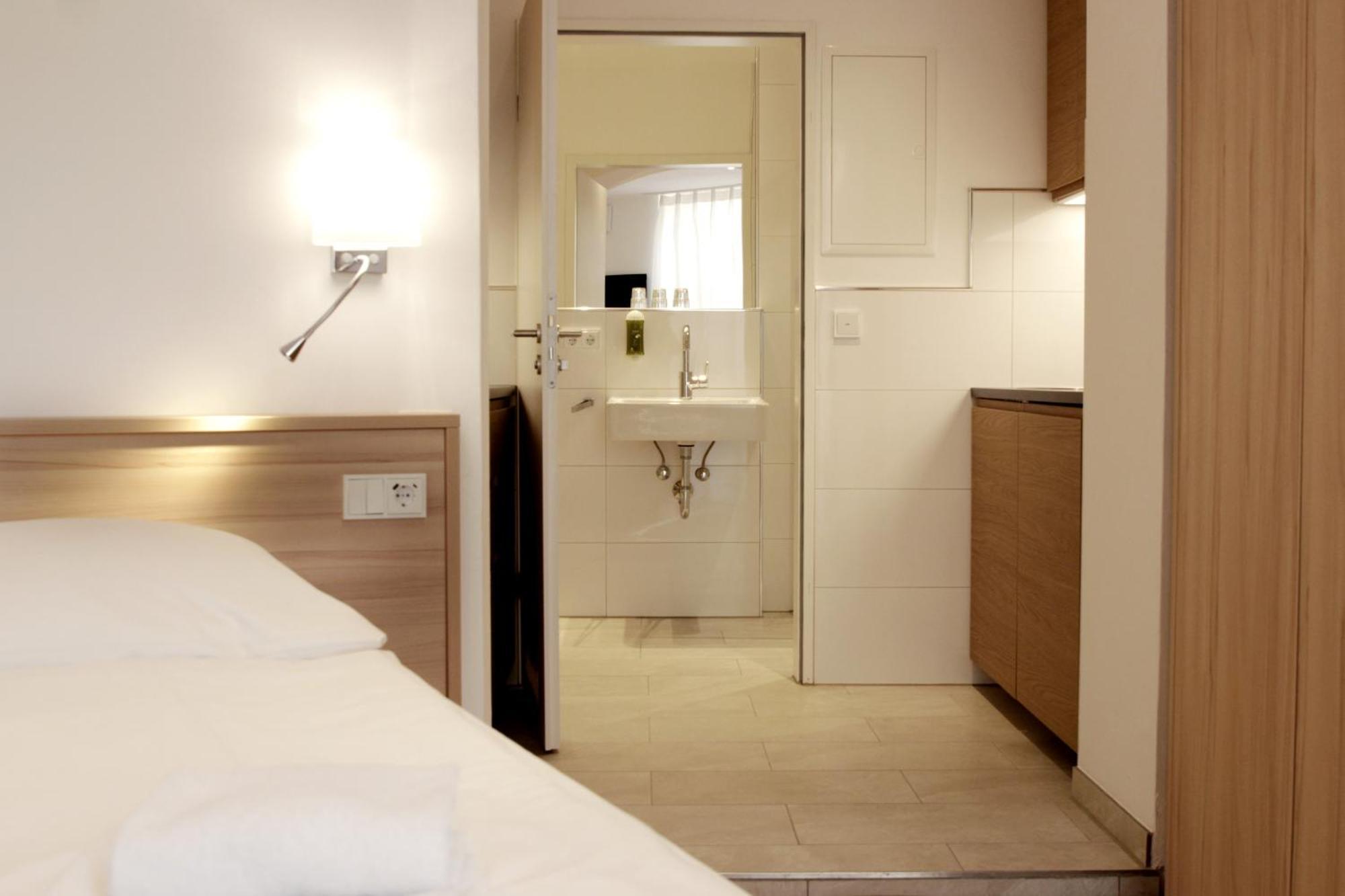 Hotel Adria Muenchen Bagian luar foto
